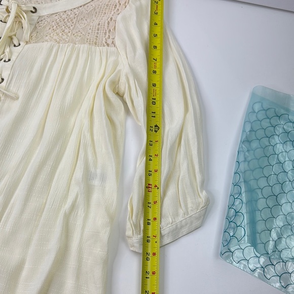 Umgee Cream Tie Front Tunic with 3/4 Sleeves size Medium - Picture 9 of 13